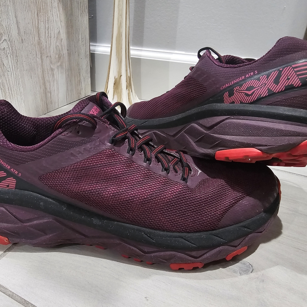 Hoka Challenger Atr 5 Womens Burgundy and Red Trail Running Shoes Size 10.5